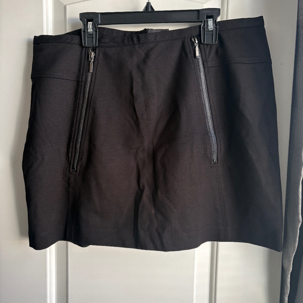 REMOVING if unsold by 5/6: Kenar Black Mini Size 10 Stretch Ponte Zipper Detail